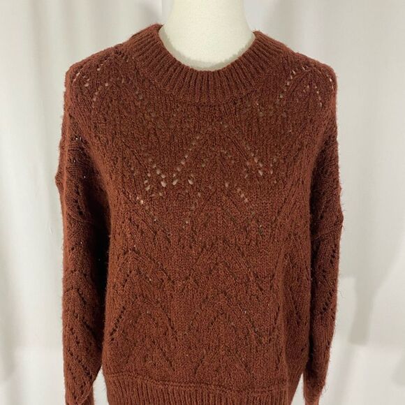 Old Navy Chunky Knit Crewneck Sweater - Picture 2 of 6